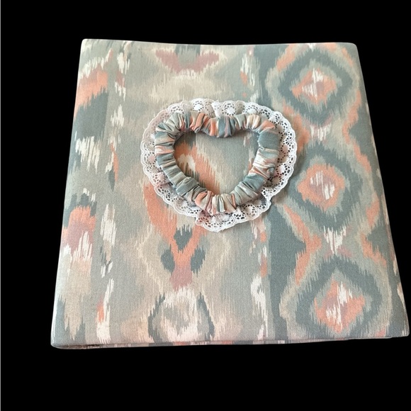 Vintage Fabric Padded Photo Album Binder Ikat Print Heart Lace Detail 3 Ring - Picture 1 of 5